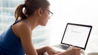 Featured image: How to Professionally Reply to An Email- Tips and Examples